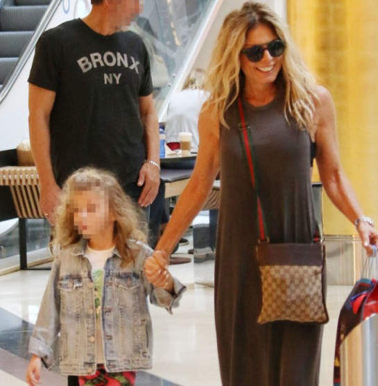 Κατερίνα Λάσπα: Με την κορούλα της απολαμβάνουν τις αγορές τους σε εμπορικό κέντρο