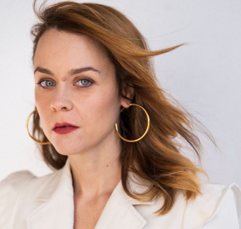 Λένα Παπαληγούρα στο in: Η απουσία της Ισμήνης στο «Μαύρο Ρόδο» στοιχειώνει τη ζωή της κόρης της