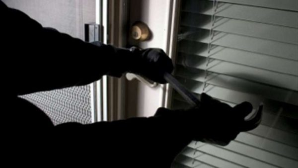 Πύργος: Ηλικιωμένη πάλεψε και «αφόπλισε» ληστή που εισέβαλε στο σπίτι της