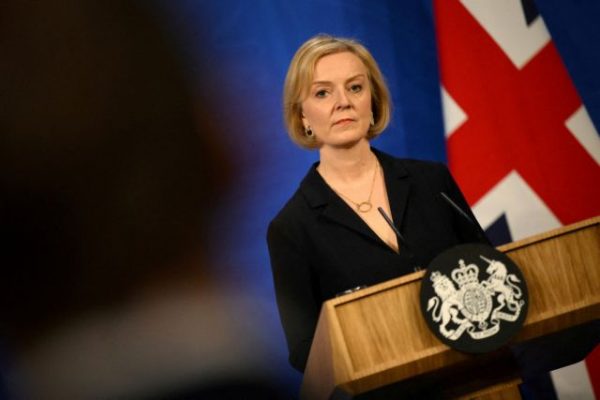Daily Mail: Σχέδιο αποπομπής της Τρας αυτή την εβδομάδα από 100 βουλευτές