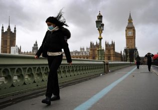 Βρετανία: Αποθηκεύουν ισοθερμικά εσώρουχα – Υπερδιπλασιάστηκαν οι πωλήσεις