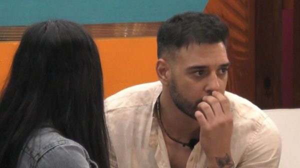 Love Island: Ο TikToker Φάνης «εισέβαλε» στη βίλα – Η γνωριμία με την Αναστασία έφερε τα πάνω κάτω