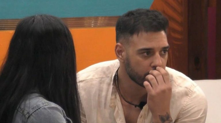 Love Island: Ο TikToker Φάνης «εισέβαλε» στη βίλα – Η γνωριμία με την Αναστασία έφερε τα πάνω κάτω