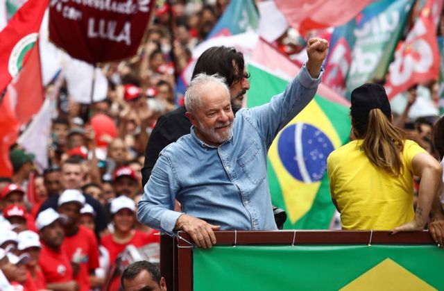 Βραζιλία: Ο Λούλα είναι ο νέος πρόεδρος σε μια εκλογική αναμέτρηση-θρίλερ με τον Μπολσονάρου