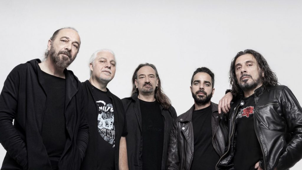 Οι Μagic De Spell, ο Δημήτρης Καλαντζής και ο Δημήτρης Μητσοτάκης στο Κύτταρο Live