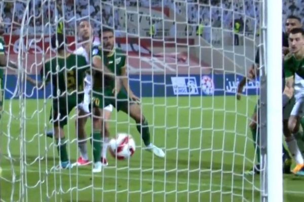 Ο Μανωλάς νίκησε τον Ταχτσίδη στο ντεμπούτο τους στα ΗΑΕ (vid)