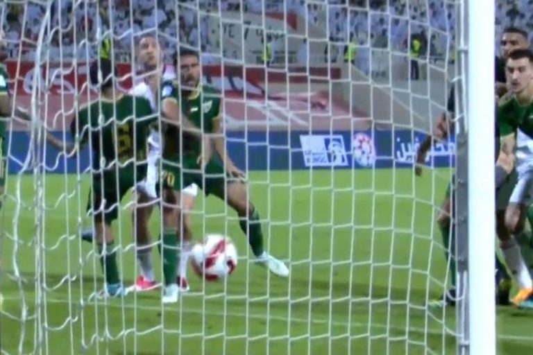 Ο Μανωλάς νίκησε τον Ταχτσίδη στο ντεμπούτο τους στα ΗΑΕ (vid)