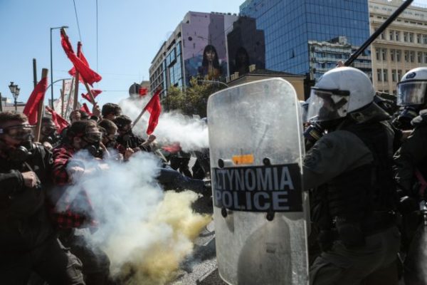 Ένταση και επεισόδια στο πανεκπαιδευτικό συλλαλητήριο στο κέντρο της Αθήνας