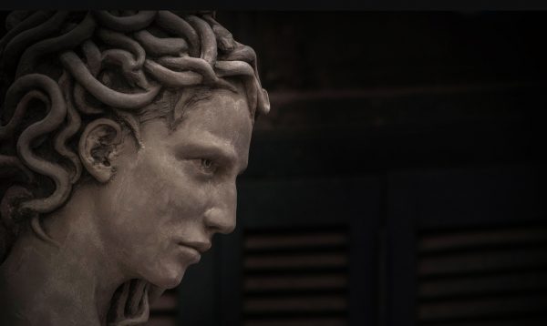 Η ομορφιά και η φρίκη της Μέδουσας: Ένα διαχρονικό σύμβολο της ισχυροποίησης των γυναικών