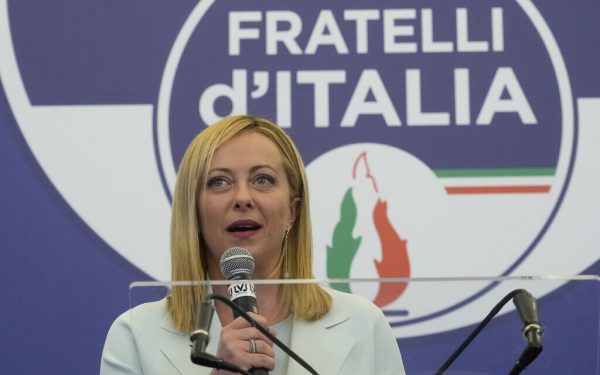 Ιταλία: Η κυβέρνηση Μελόνι χαλαρώνει όλα τα μέτρα πρόληψης για τον κοροναϊό