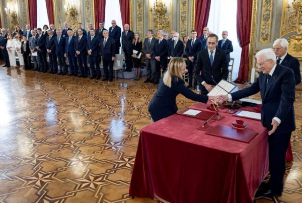 Ιταλία: Οι πρώτες επικοινωνίες Μισέλ και Λάιεν με την Μελόνι – Τα συγχαρητήρια του Στόλτενμπεργκ