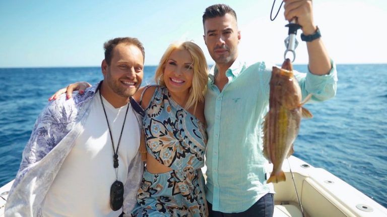 «Fishy»: Η Ελένη Μενεγάκη σε θαλασσινές περιπέτειες με τον Γιάννη Τσιμιτσέλη – Αποκλειστικό απόσπασμα