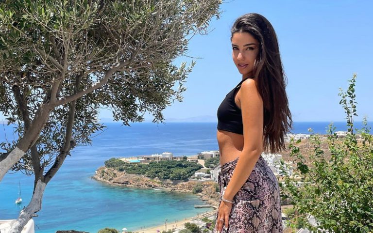 Μυρσίνη Κόη: Η Συριανή χορεύτρια που έχει κάνει το Instagram να παραμιλά – Κόλαση οι φωτογραφίες της