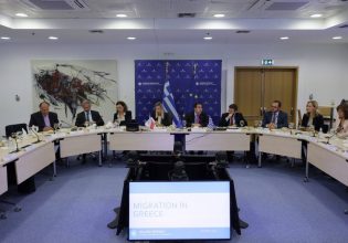 Ο Νότης Μηταράκης ενημέρωσε τους πρέσβεις των κρατών-μελών της ΕΕ για το μεταναστευτικό