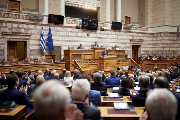 Η «παγίδα» της απλής αναλογικής ανησυχεί τη ΝΔ – Ο φόβος της «χαλαρής» ψήφου
