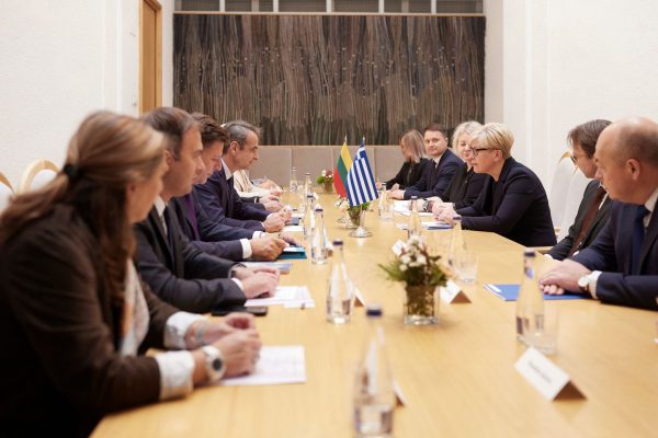 Σύμπνοια με Λιθουανία για το πλαφόν στο αέριο – Ανταλλαγή «τεχνογνωσίας» για προσφυγικό