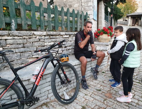 Μητσοτάκης: Αρίστη – Μονοδένδρι με το ποδήλατο