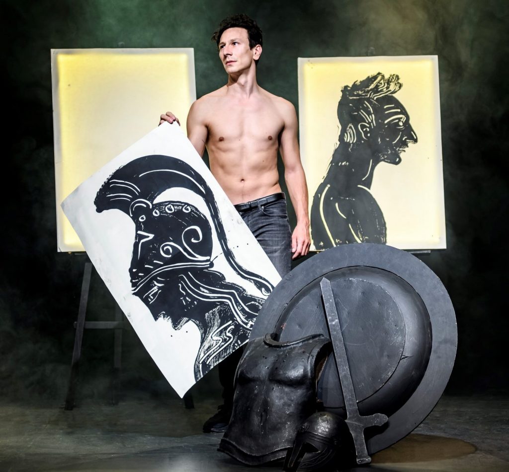 Ο Μιχάλης Σαράντης στο ρόλο του Αιάντα επιστρέφει στο Θέατρο Αλκυονίς