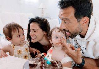 Xριστίνα Μπόμπα: Με τον Σάκη Τανιμανίδη και τις δίδυμες στην παιδική χαρά – Το υπέροχο βίντεο