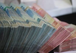 Κομισιόν: «Πράσινο φως» στην επιτάχυνση της ανάπτυξης άμεσων πληρωμών σε ευρώ