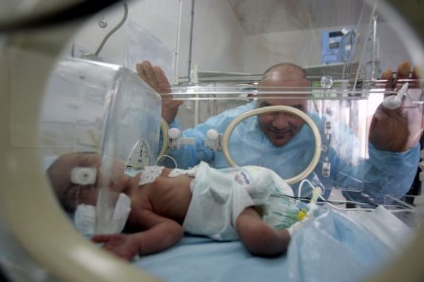 Βρετανία: Δεκάδες θάνατοι νεογέννητων και μητέρων σε μαιευτήρια λόγω ελλιπούς φροντίδας