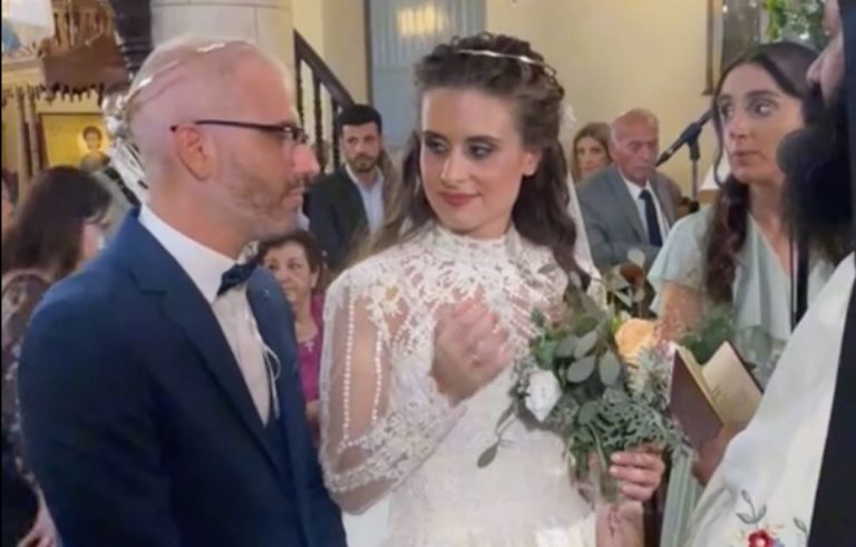 Κύπρος: Νύφη μετέφερε στη νοηματική γλώσσα τα λόγια του ιερέα στον σύζυγό της