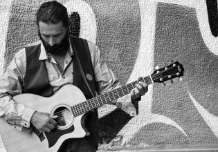 «Νικόλας Άσιμος: Εγώ με τις ιδέες μου…», του Ανδρέα Ζαφείρη στο Θέατρο 2510