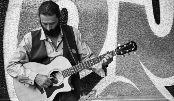 «Νικόλας Άσιμος: Εγώ με τις ιδέες μου…», του Ανδρέα Ζαφείρη στο Θέατρο 2510