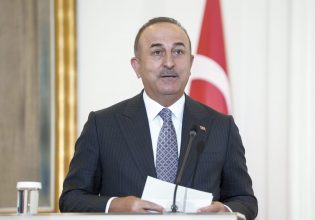 Μεβλούτ Τσαβούσογλου: Ευχαριστίες σε Δένδια για τα συλλυπητήρια μετά την έκρηξη με 40 νεκρούς