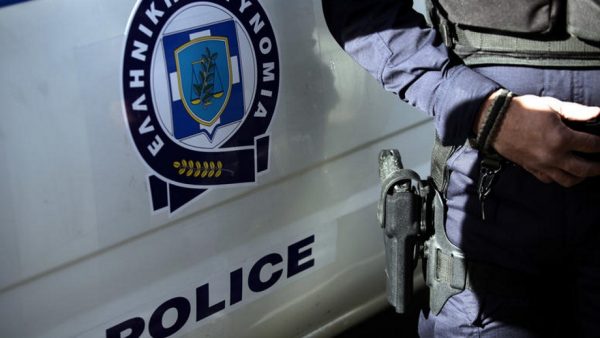 Θεσσαλονίκη: Εξωσχολικός τράβηξε μαχαίρι και γρονθοκόπησε καθηγητή σε σχολικό αγώνα