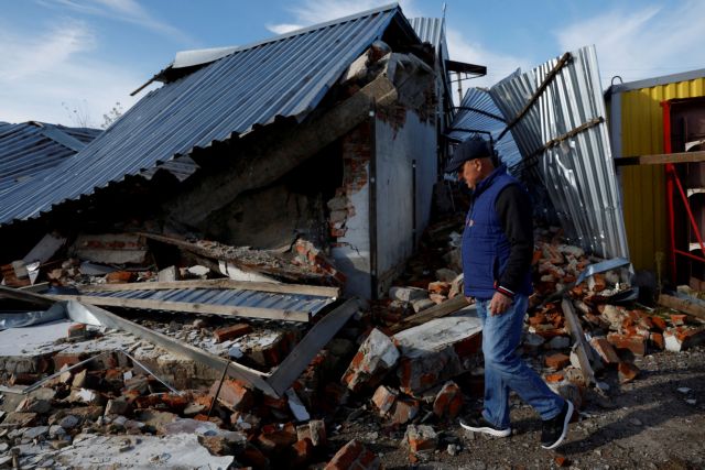 Ουκρανία: Οι ρωσικές δυνάμεις έπληξαν κατοικίες και εκκενώνουν τη Χερσώνα – Προειδοποιούν για «ανεξέλεγκτη κλιμάκωση»