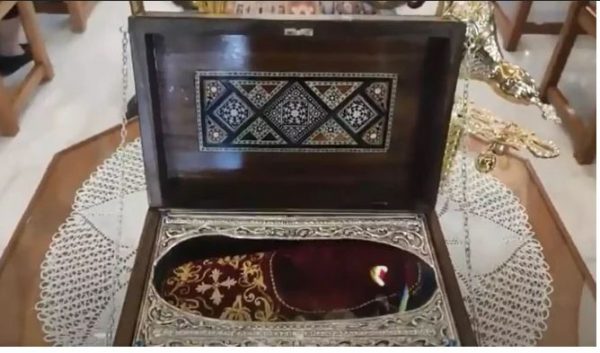 Κοζάνη: «Πάρτι» στο twitter για το προσκύνημα της «ιερής παντόφλας»