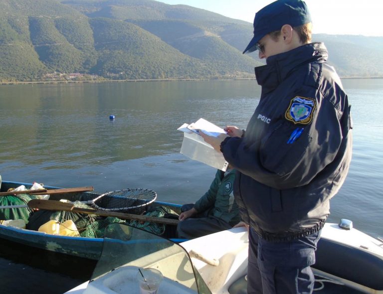 Περιπολίες στη λίμνη Παμβώτιδα για την αποτροπή φαινομένων ρύπανσης