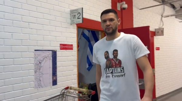 Η τρομερή μπλούζα του Παπανικολάου για Σπανούλη και Πρίντεζη (vid)