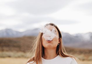 Τσιγάρο: Νέα έρευνα – Όποιος το κόβει πριν τα 35 είναι σαν να μην κάπνισε ποτέ από άποψη κινδύνου πρόωρου θανάτου