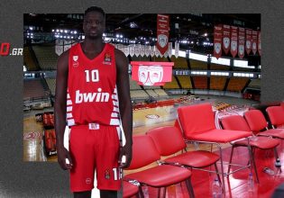 Ολυμπιακός: Η ειδική καρέκλα που κάθεται ο Φαλ στον πάγκο (pics)