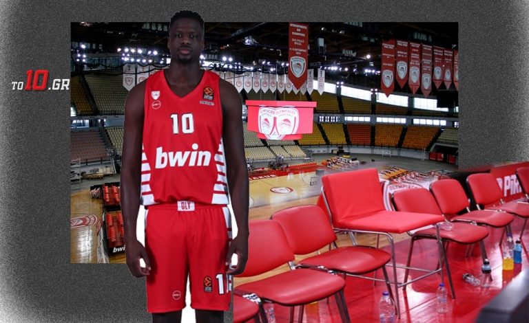 Ολυμπιακός: Η ειδική καρέκλα που κάθεται ο Φαλ στον πάγκο (pics)