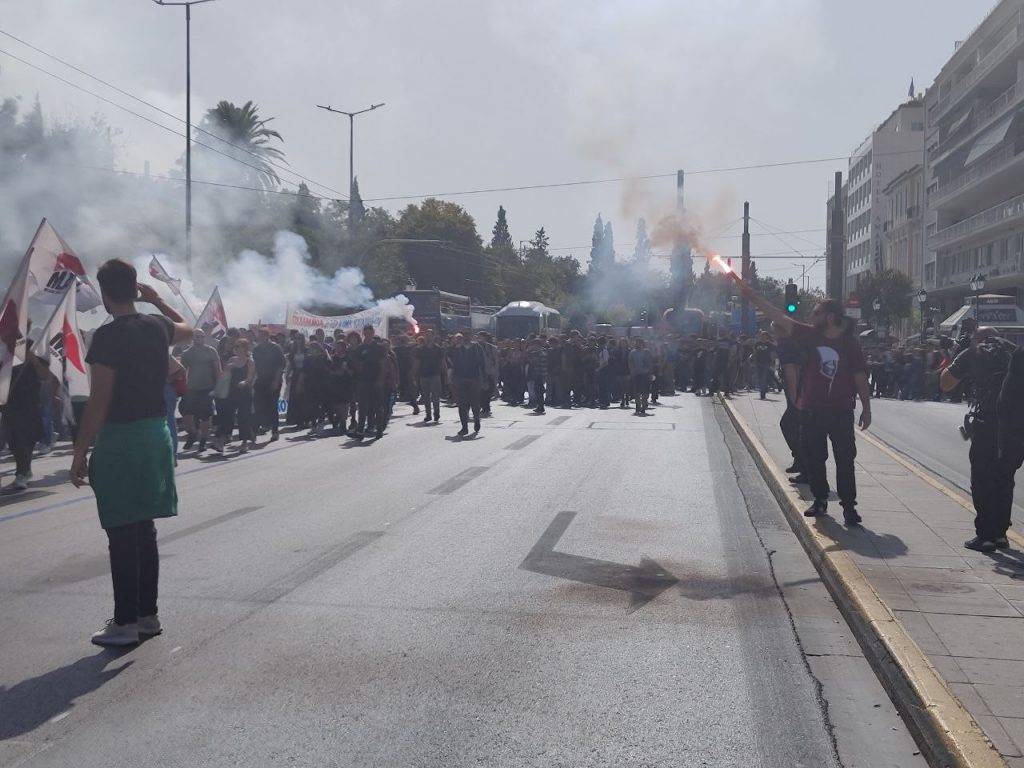Πανεκπαιδευτικό συλλαλητήριο στην Αθήνα: Ολοκληρώθηκε με συνθήματα και καπνογόνα