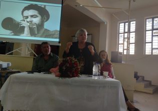 «Ο Τσε ασκούσε έντονη κριτική αλλά πρότεινε και λύσεις» – Η Αλέιδα Γκεβάρα μιλά σε μαθητές για τον πατέρα της