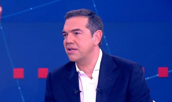 Τσίπρας: «Μικρός λαός και πολεμά δίχως σπαθιά και βόλια…»: Με στίχους Ρίτσου το μήνυμα για την 28η Οκτωβρίου