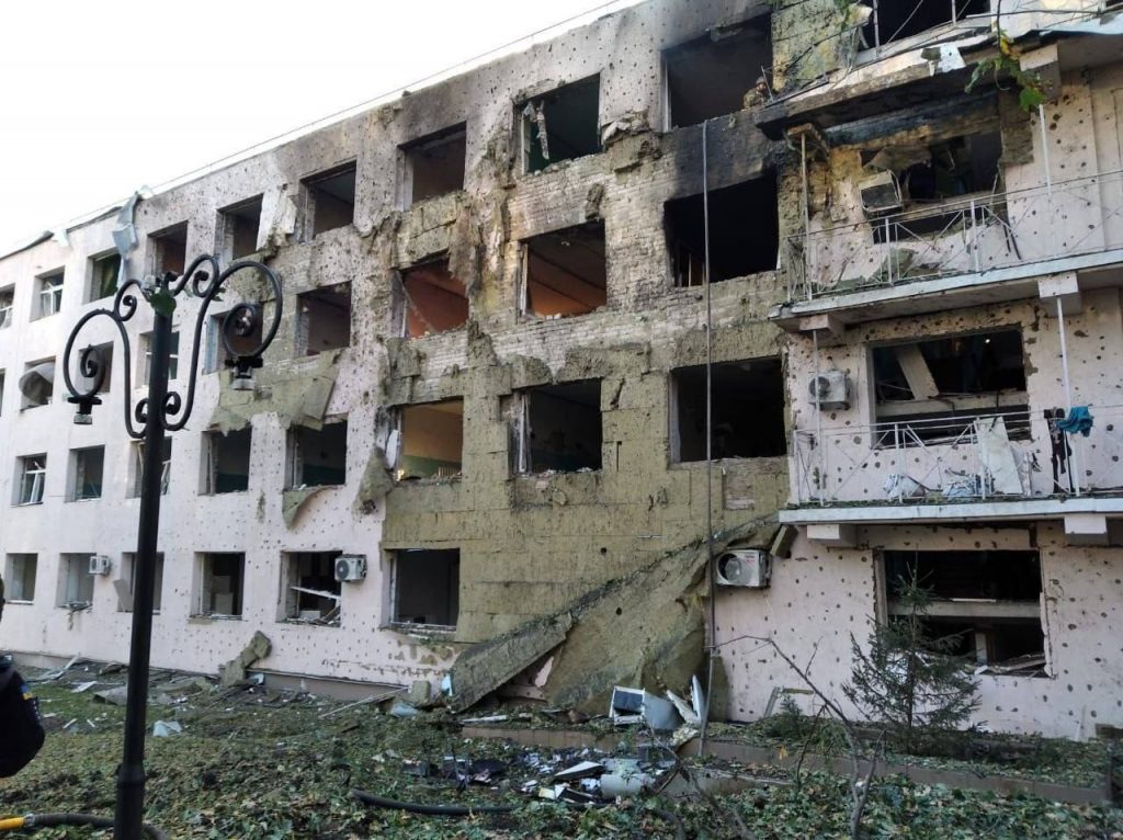 Ουκρανία: Ρωσική πυραυλική επίθεση σε νοσοκομείο κοντά στο Χάρκοβο – Καταγγελία για νεκρό και τραυματία