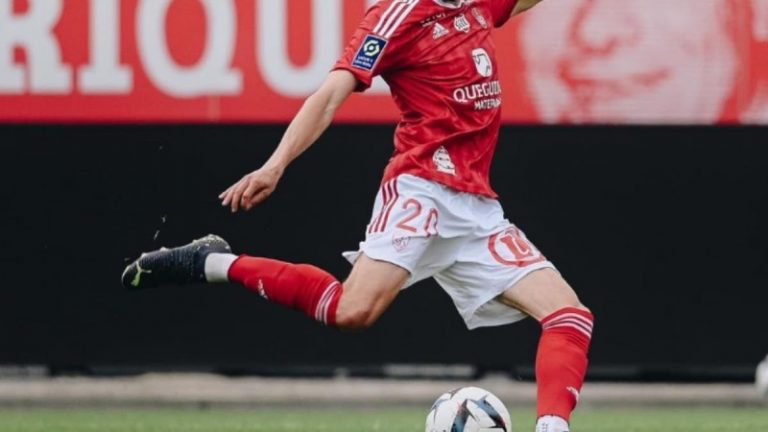 Γνωστός ποδοσφαιριστής ανακοίνωσε τον θάνατο της κόρης του – Ήταν μόλις 15 ημερών