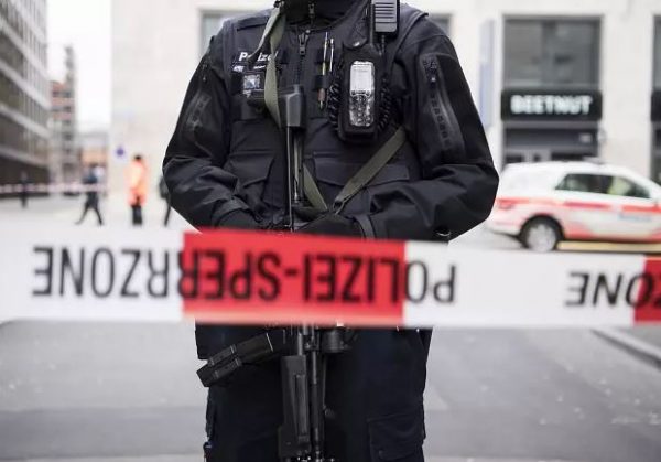 Ελβετία: Μεθυσμένος αστυνομικός πυροβόλησε επτά φορές μέσα σε αστυνομικό τμήμα