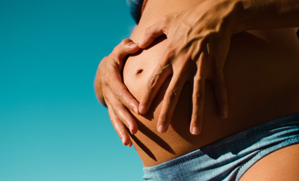 Εγκυμοσύνη: Πώς τα «παντοτινά χημικά» επηρεάζουν τα πρώτα στάδια της κύησης