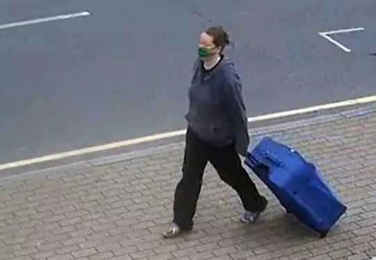 Βρετανία: 38χρονη αποκεφάλισε τη φίλη της, έβαλε το πτώμα σε βαλίτσα και έκανε βόλτες στους δρόμους του Λονδίνου