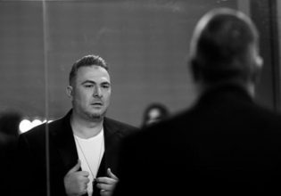 Αντώνης Ρέμος: Φωτογραφία στα καμαρίνια με την μικρή Ελένη