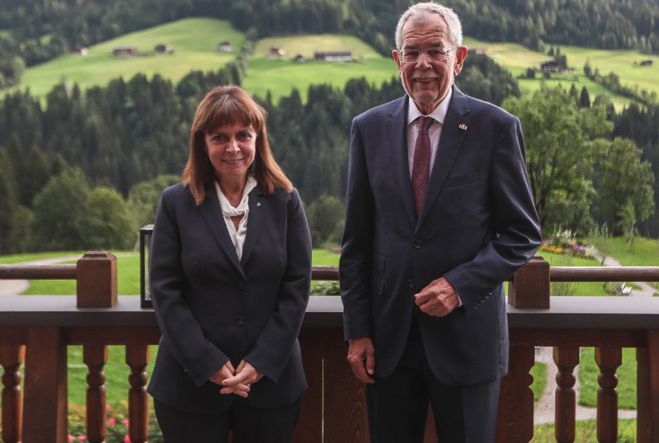 Συγχαρητήρια Σακελλαροπούλου στον Αυστριακό πρόεδρο για την επανεκλογή του