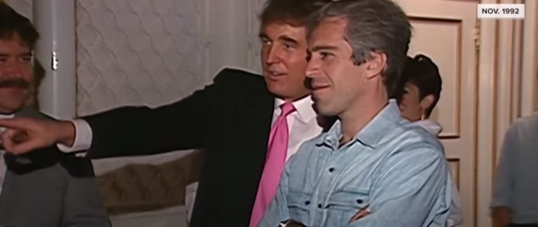 «Είπε τίποτα για μένα;»: Ο Τραμπ ανησυχεί για τη σύνδεσή του με τη Γκιλέν Μάξγουελ