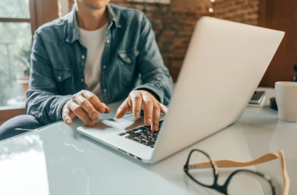 Laptop Lenovo vs HP: Ποιο να διαλέξετε για τη δουλειά και το gaming