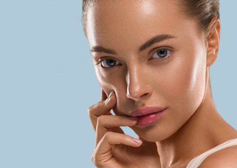 Πώς θα περιποιηθείτε σωστά τα ξηρά χείλη;